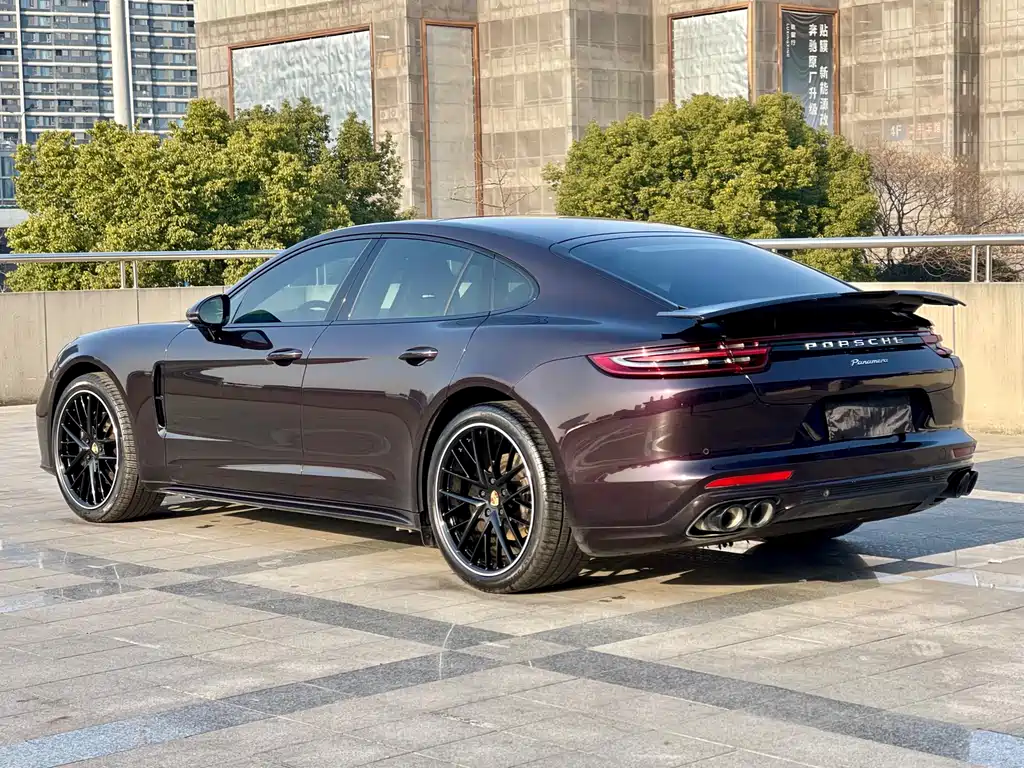 PORSCHE PANAMERA