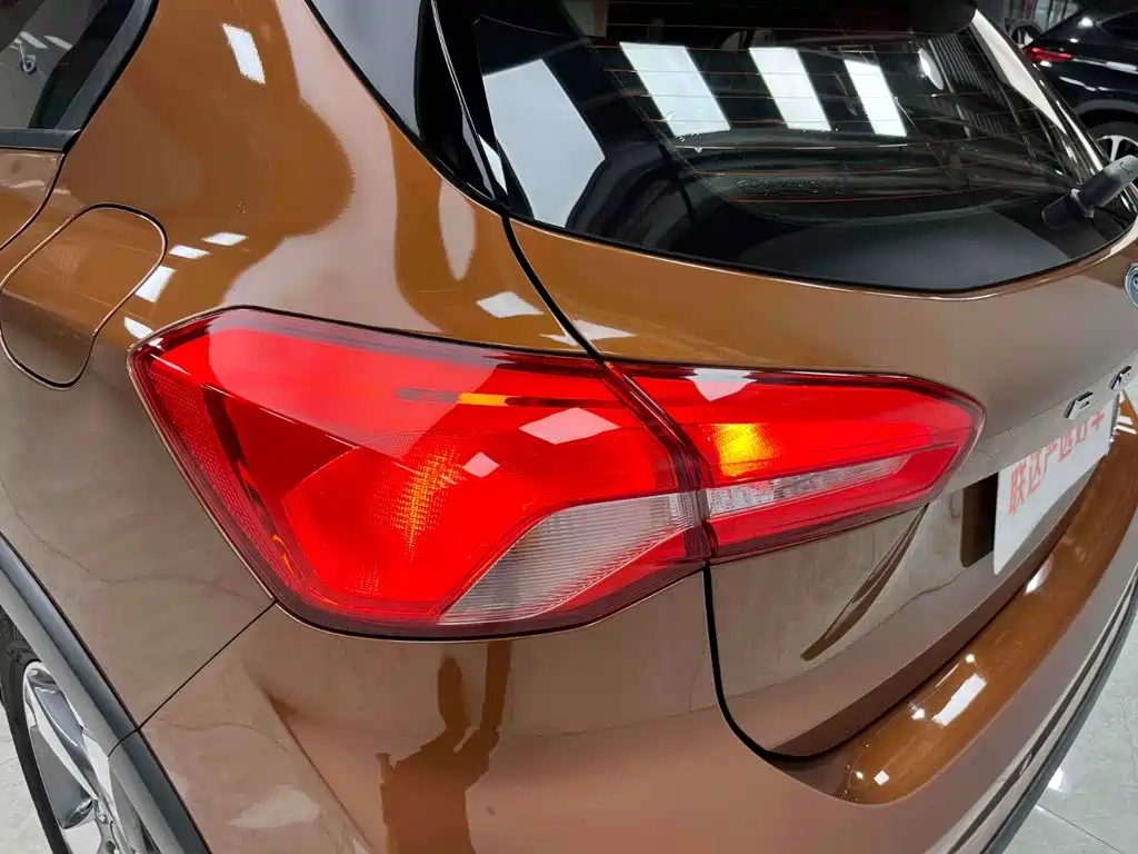Ford Focus Active — миниатюра 18