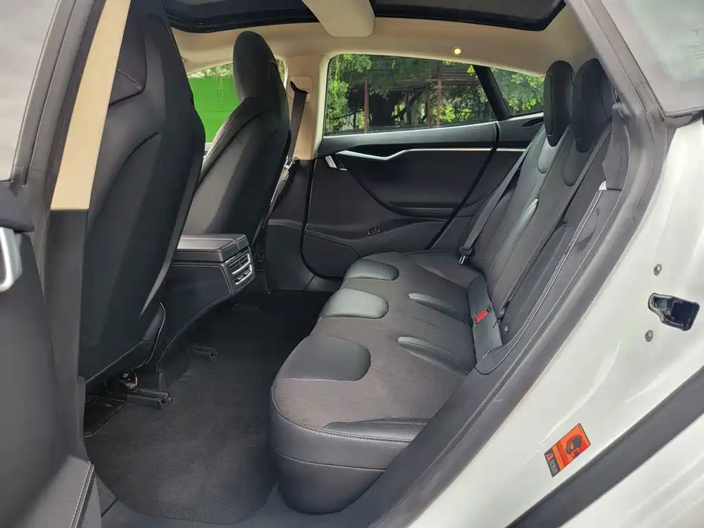 Tesla Model S — миниатюра 10