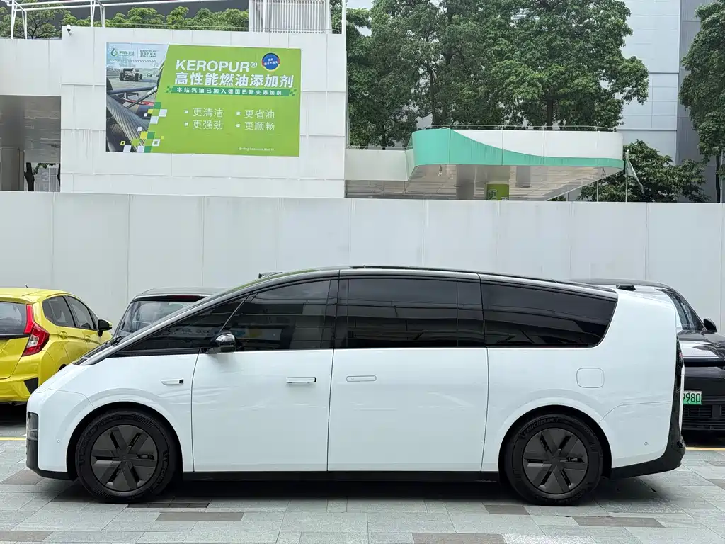 Li Auto Li MEGA — миниатюра 3