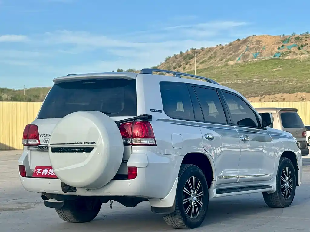 Toyota Land Cruiser 2011 5.7L AT