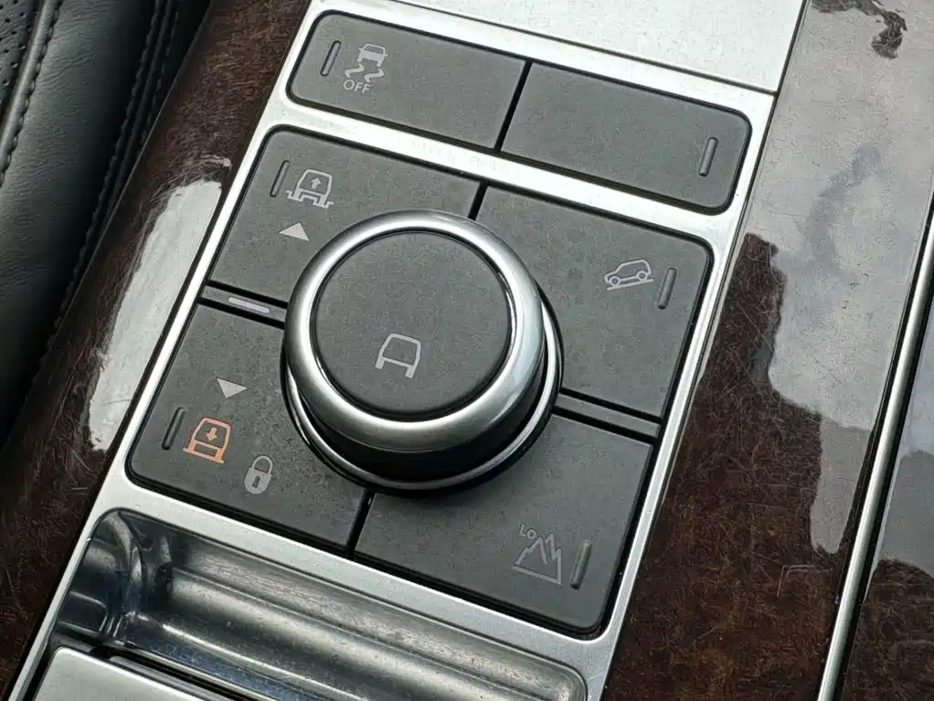 Land Rover Range Rover — миниатюра 22