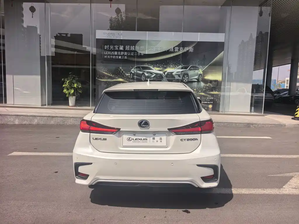Lexus CT — миниатюра 7
