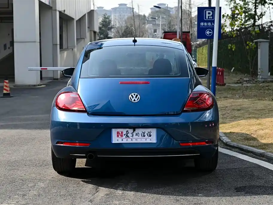 VOLKSWAGEN BEETLE
