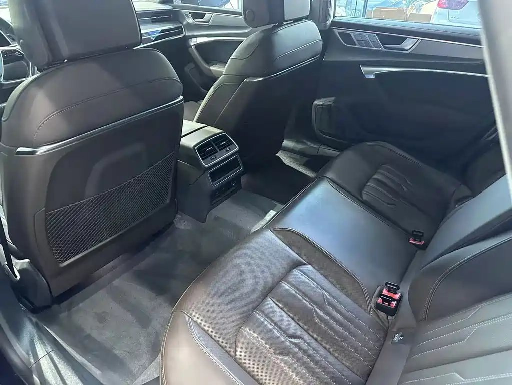 Audi A7L — миниатюра 10