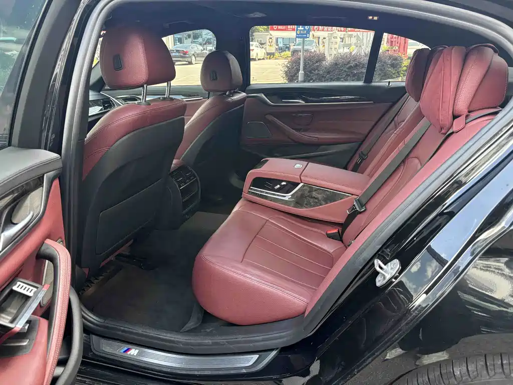 BMW 5 Series — миниатюра 7