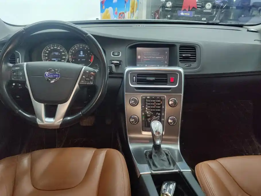 Volvo S60 (Import) — миниатюра 12