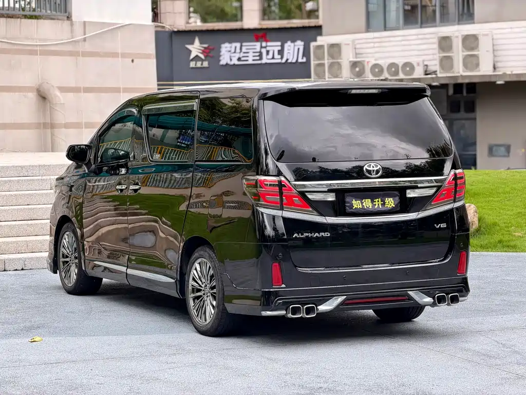Toyota Alphard — миниатюра 9