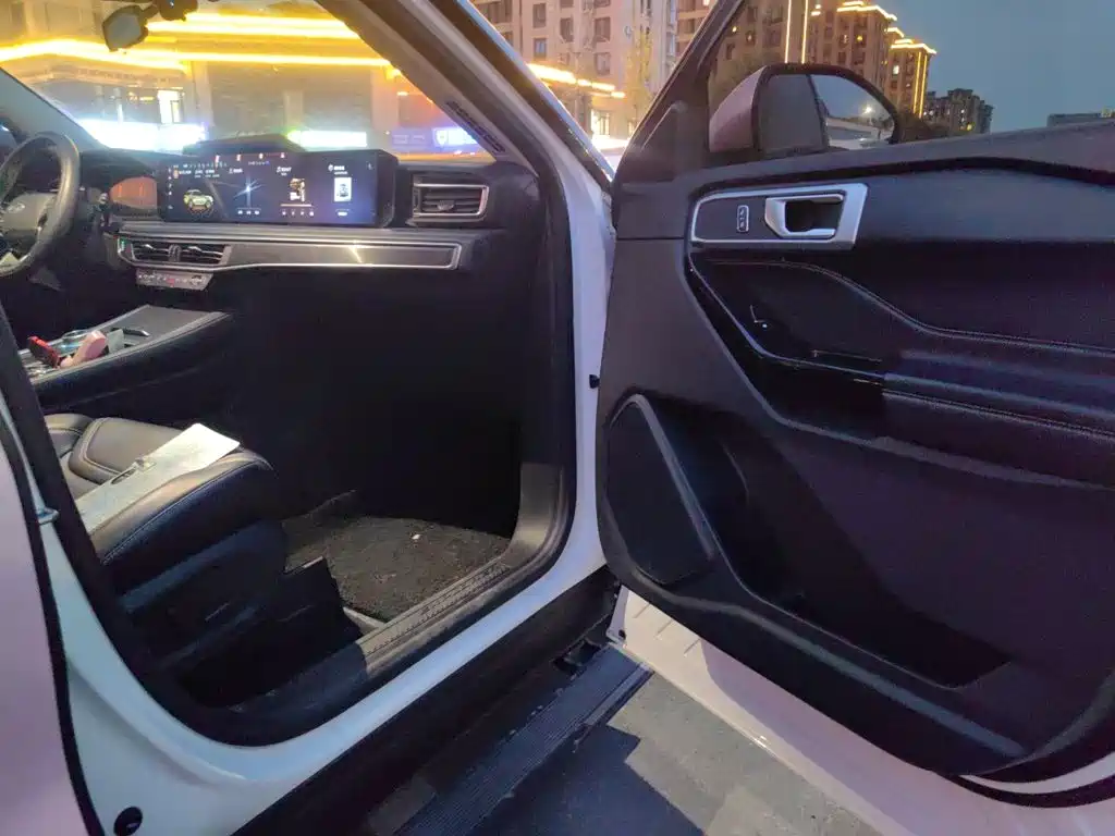 Ford Explorer — миниатюра 19