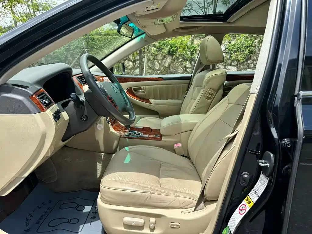 Toyota Crown — миниатюра 6