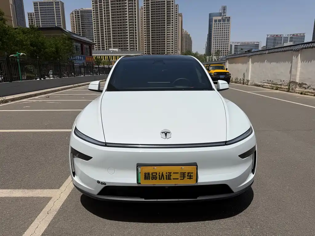 Tesla Model Y L
