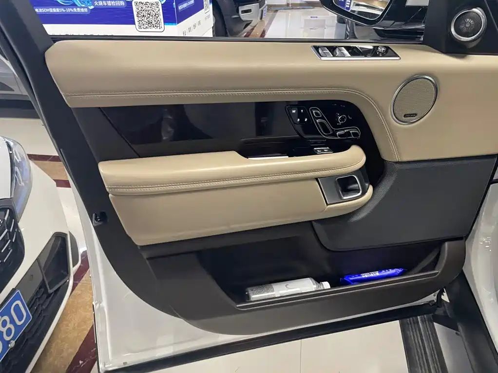Land Rover Range Rover — миниатюра 8