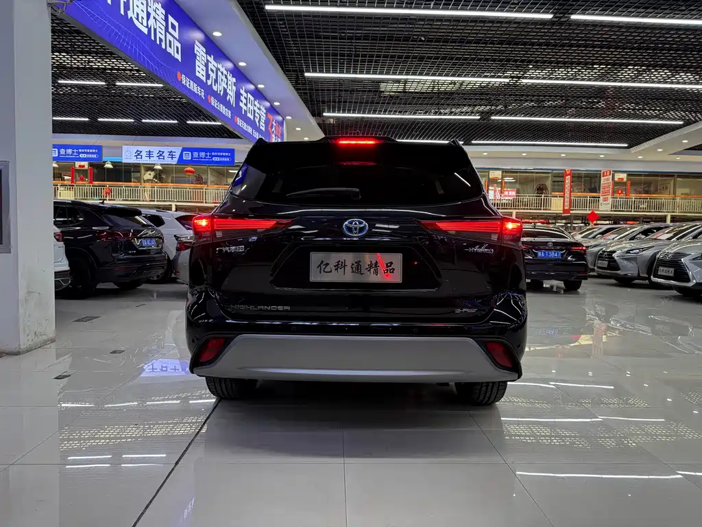 Toyota Highlander 2022 2.5L Luxury 7 мест