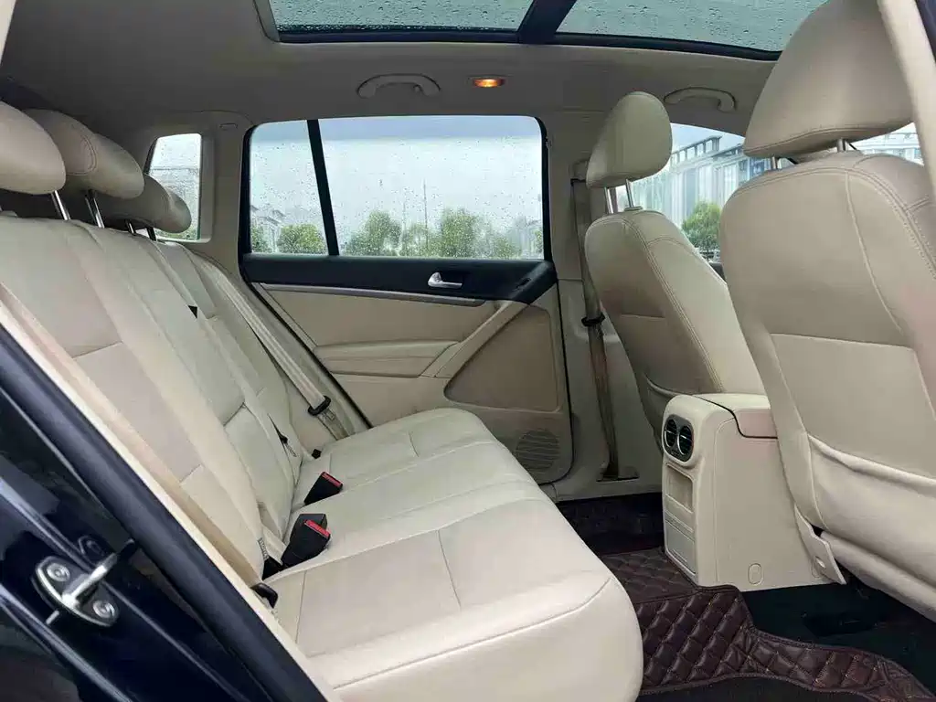 Volkswagen Tiguan 2015 1.8TSI AT