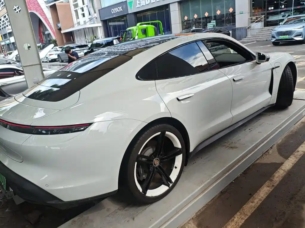 Porsche Taycan — миниатюра 2