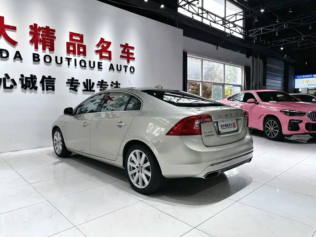 Volvo S60 PHEV — миниатюра 17