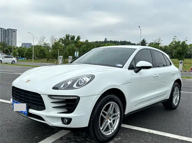PORSCHE MACAN 2018