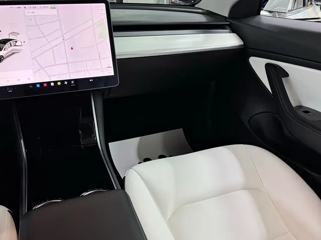 Tesla Model 3 — миниатюра 16