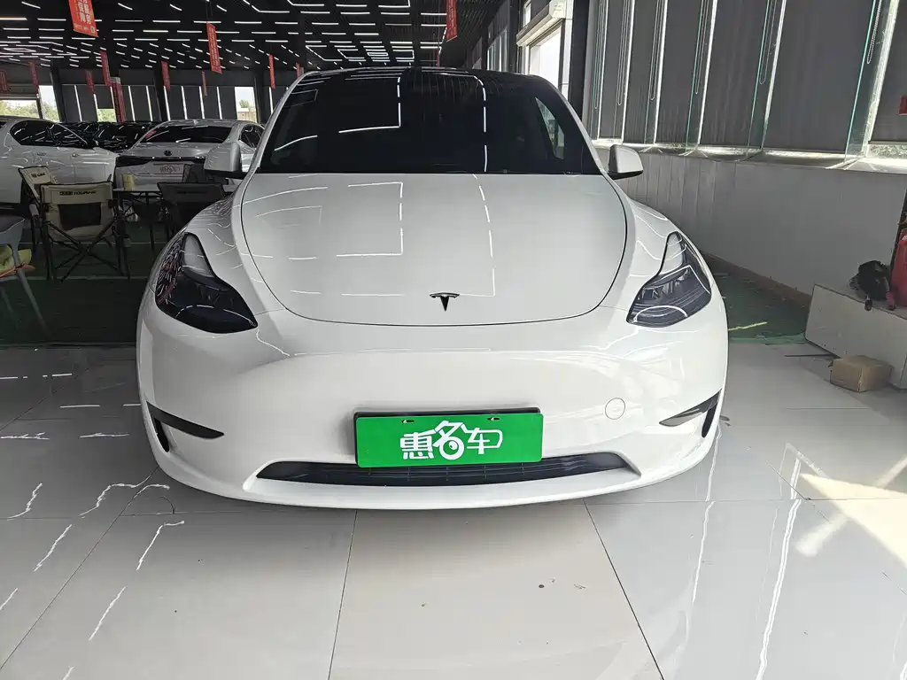 Tesla Model Y 2024