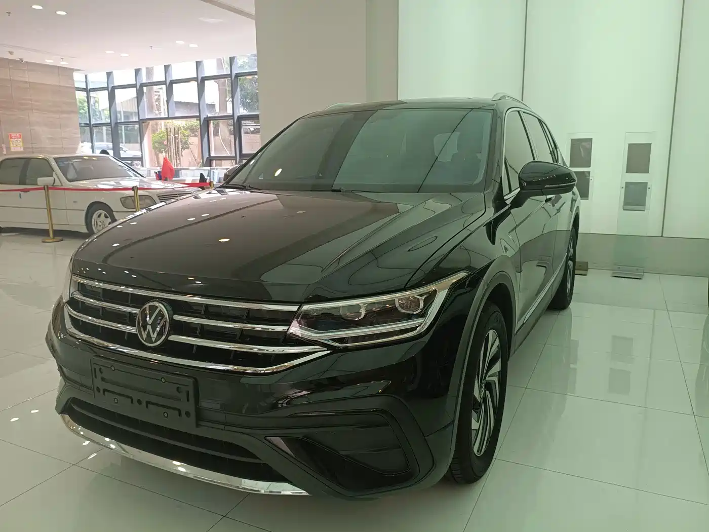途观L 2025款 出众款 300TSI 自动两驱龙腾版 2026