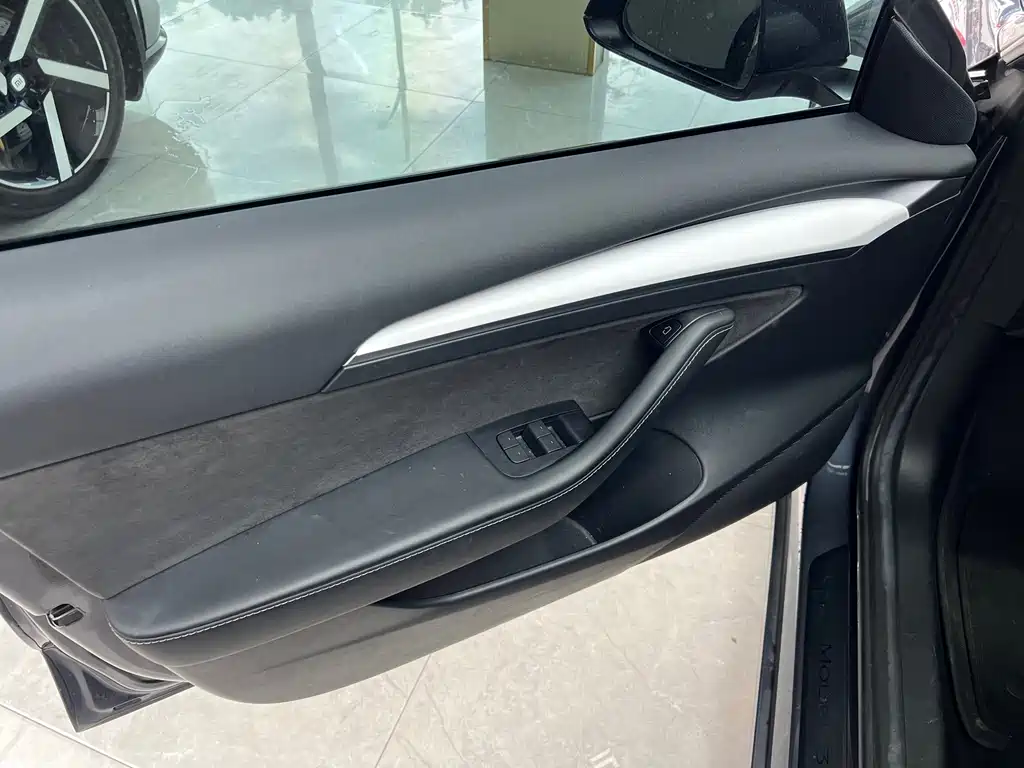 Tesla Model 3 — миниатюра 11