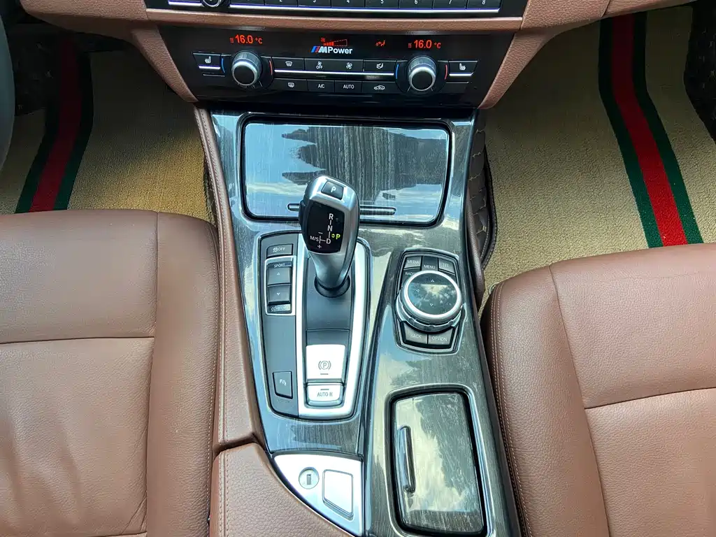 BMW 5 Series — миниатюра 15
