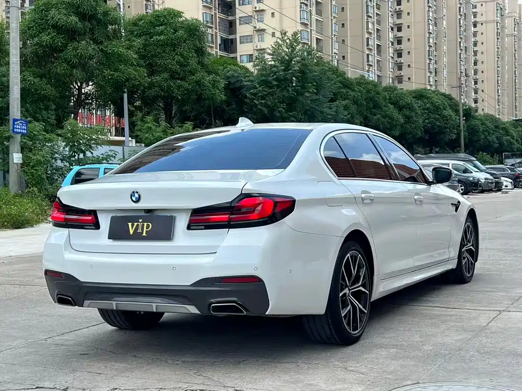 BMW 5 Series — миниатюра 9