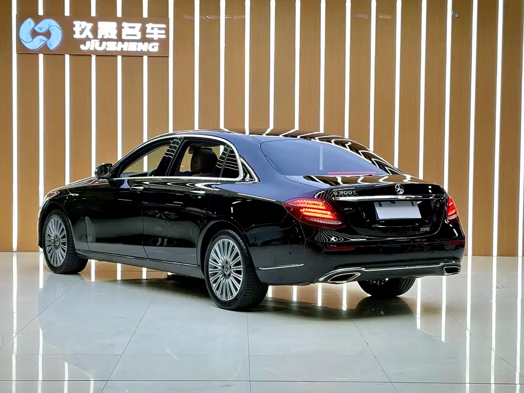 Mercedes-Benz E-Class — миниатюра 14