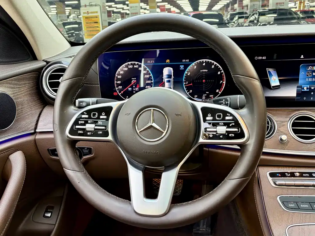 Mercedes-Benz E-Class — миниатюра 7