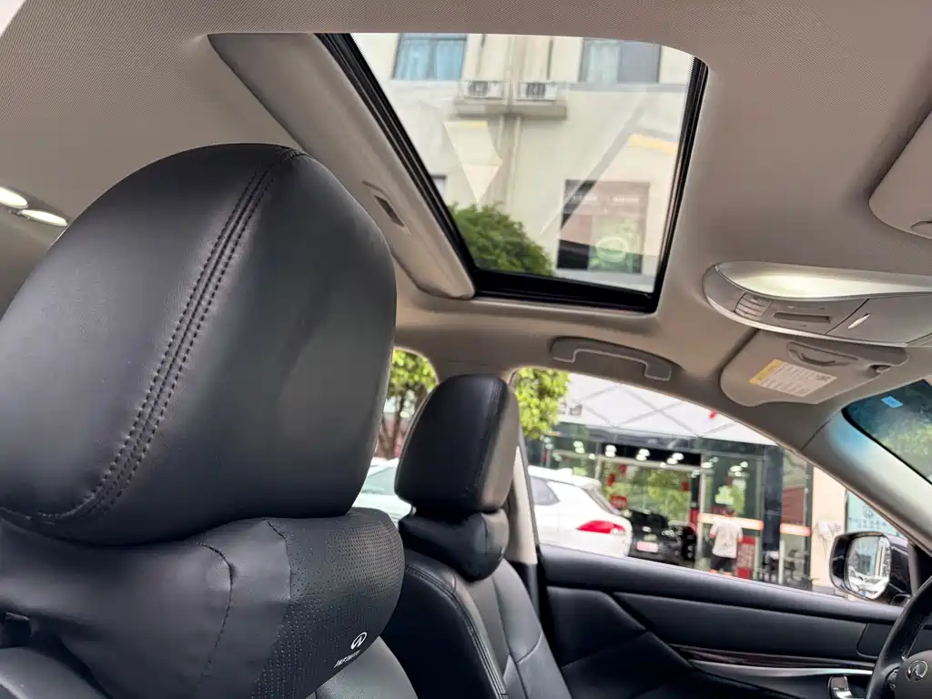 Infiniti Q70 — миниатюра 13