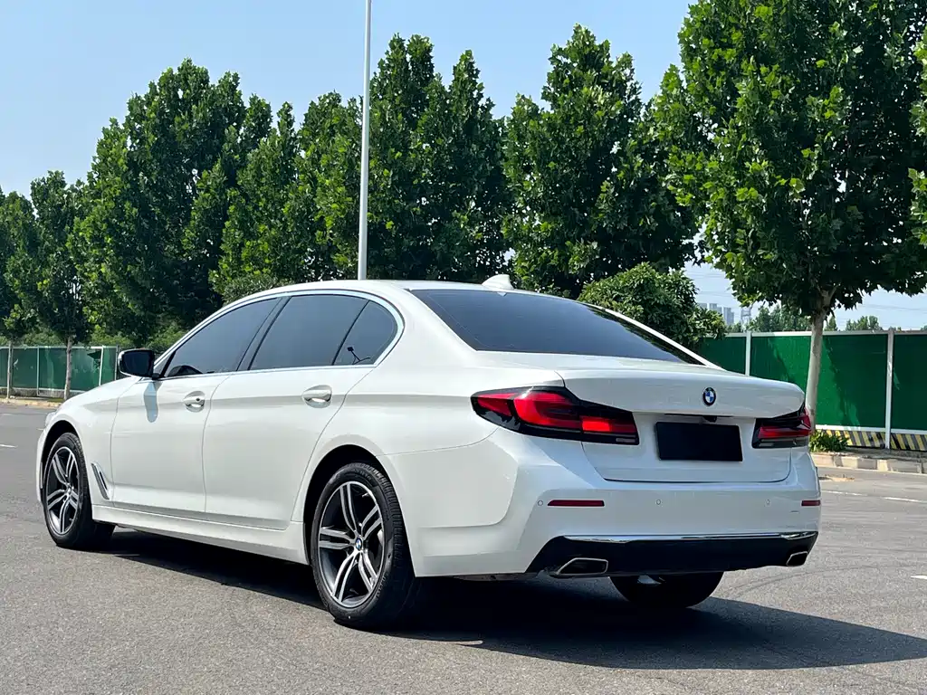 BMW 5 Series — миниатюра 18