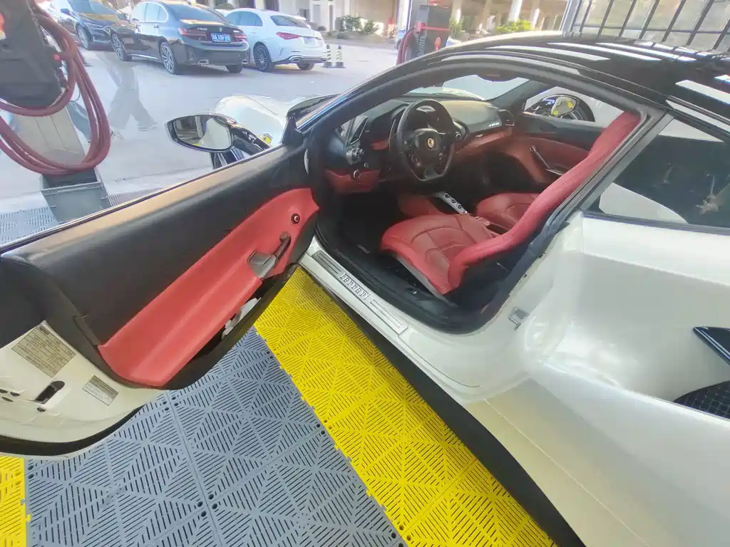 Ferrari 488 — миниатюра 5