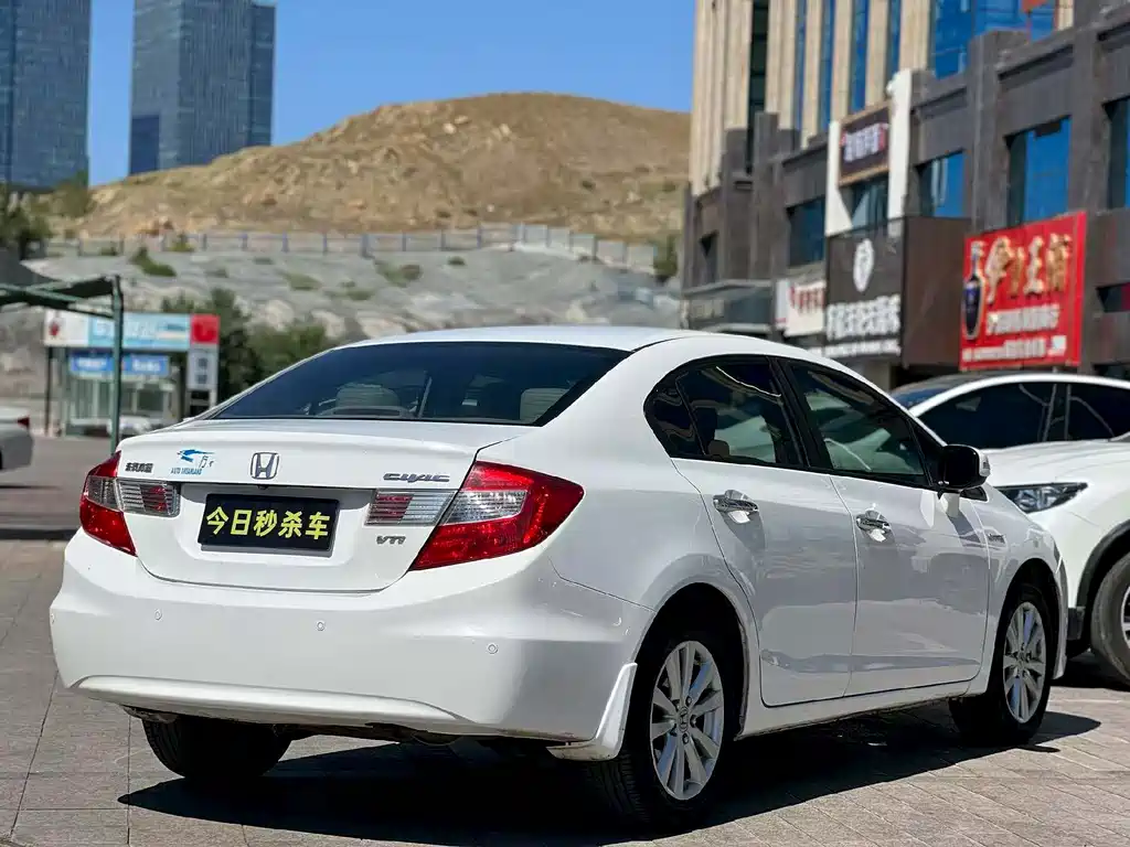 Honda Civic — миниатюра 9