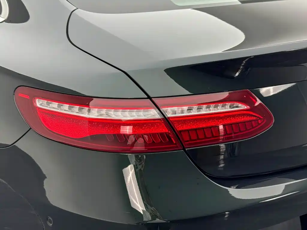 Mercedes-Benz E-Class (Import) — миниатюра 11