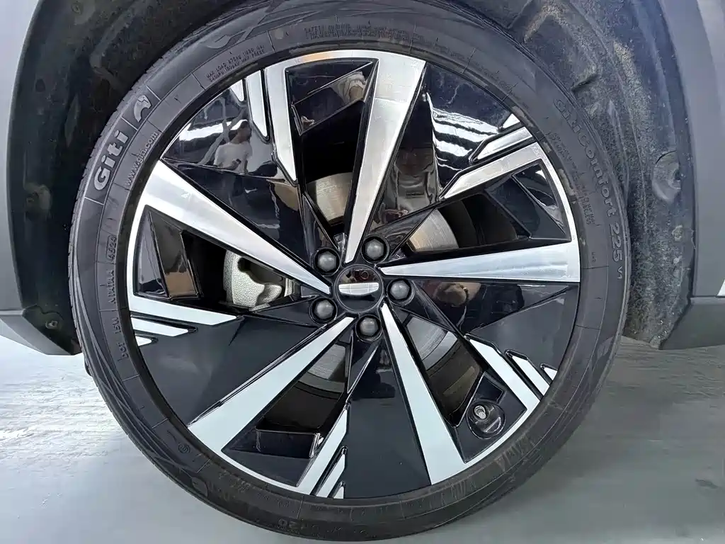 Geely Boyue L L 2024 1.5TD DCT Flagship