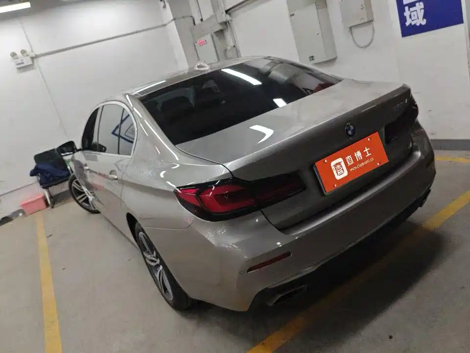 BMW 5 Series — миниатюра 9