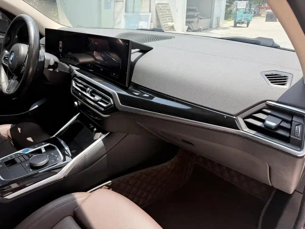 BMW i3 2022 eDrive 35 L