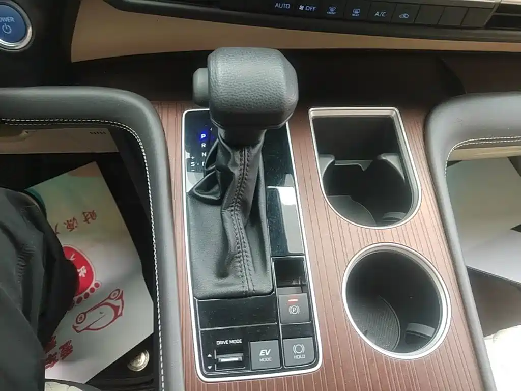 Toyota Sienna — миниатюра 14
