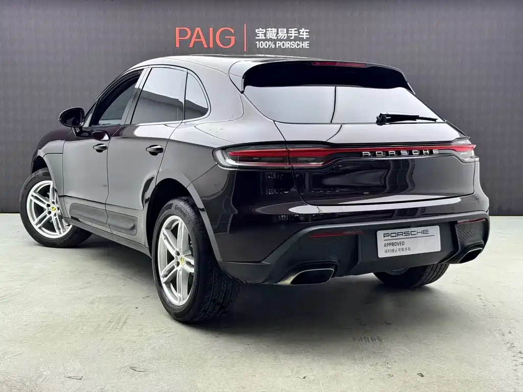 PORSCHE MACAN