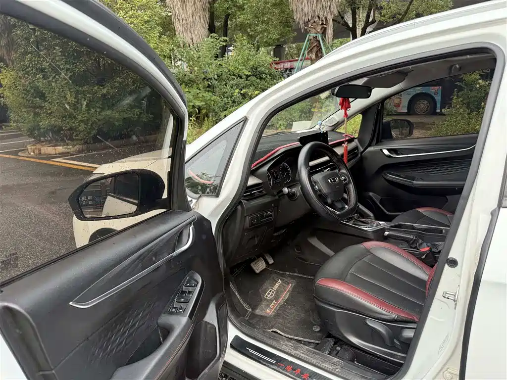Geely Vision X3 — миниатюра 7
