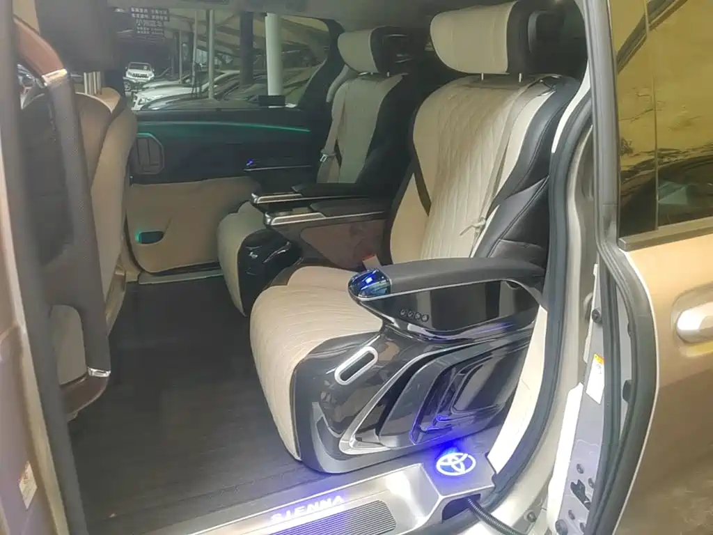 Toyota Sienna — миниатюра 17