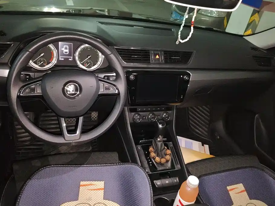 Skoda Superb — миниатюра 12