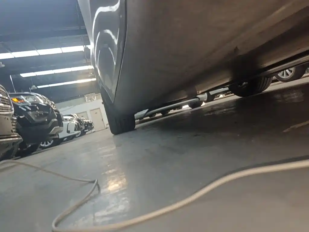 Tesla Model Y — миниатюра 21