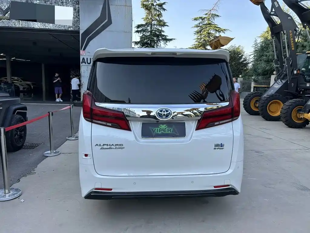Toyota Alphard — миниатюра 6
