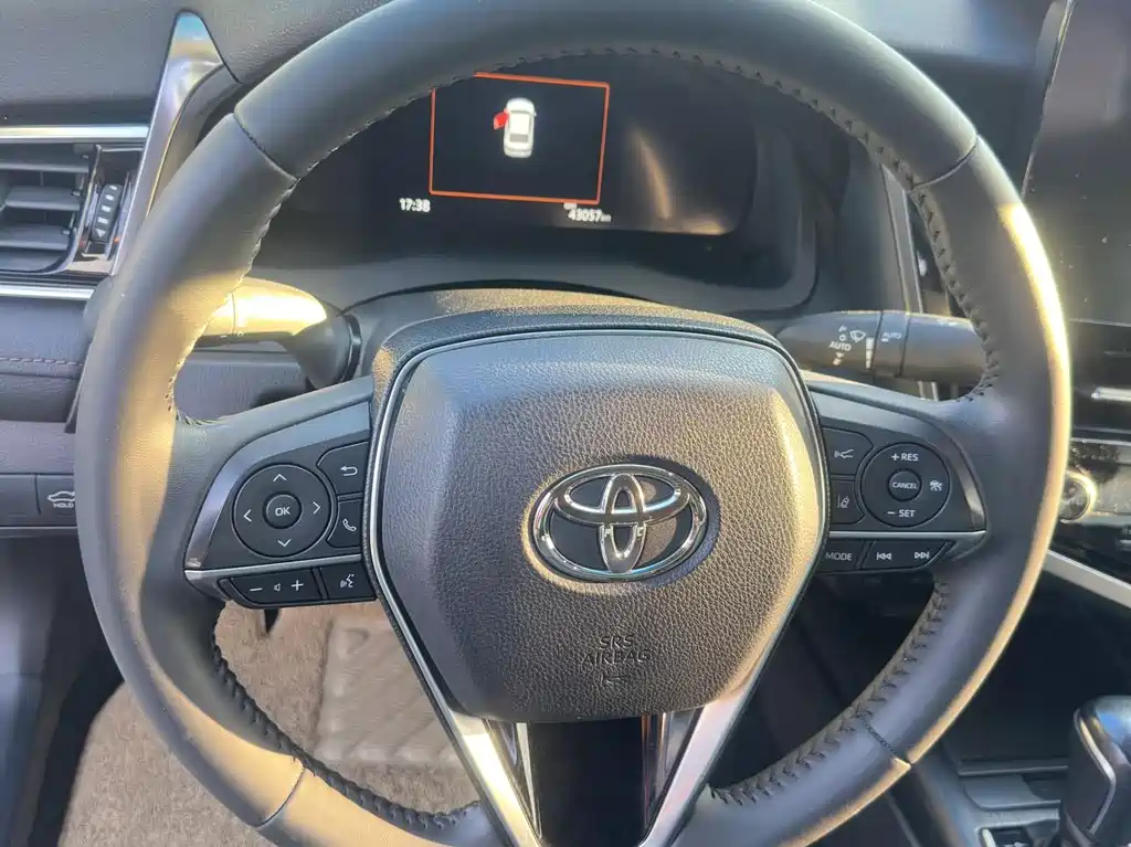 Toyota Camry — миниатюра 8