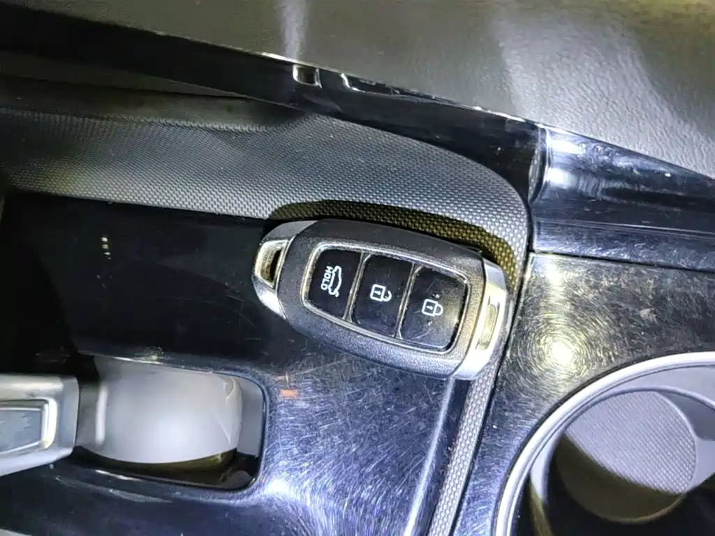 Hyundai Elantra — миниатюра 9