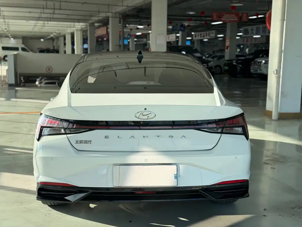 Hyundai Elantra — миниатюра 9