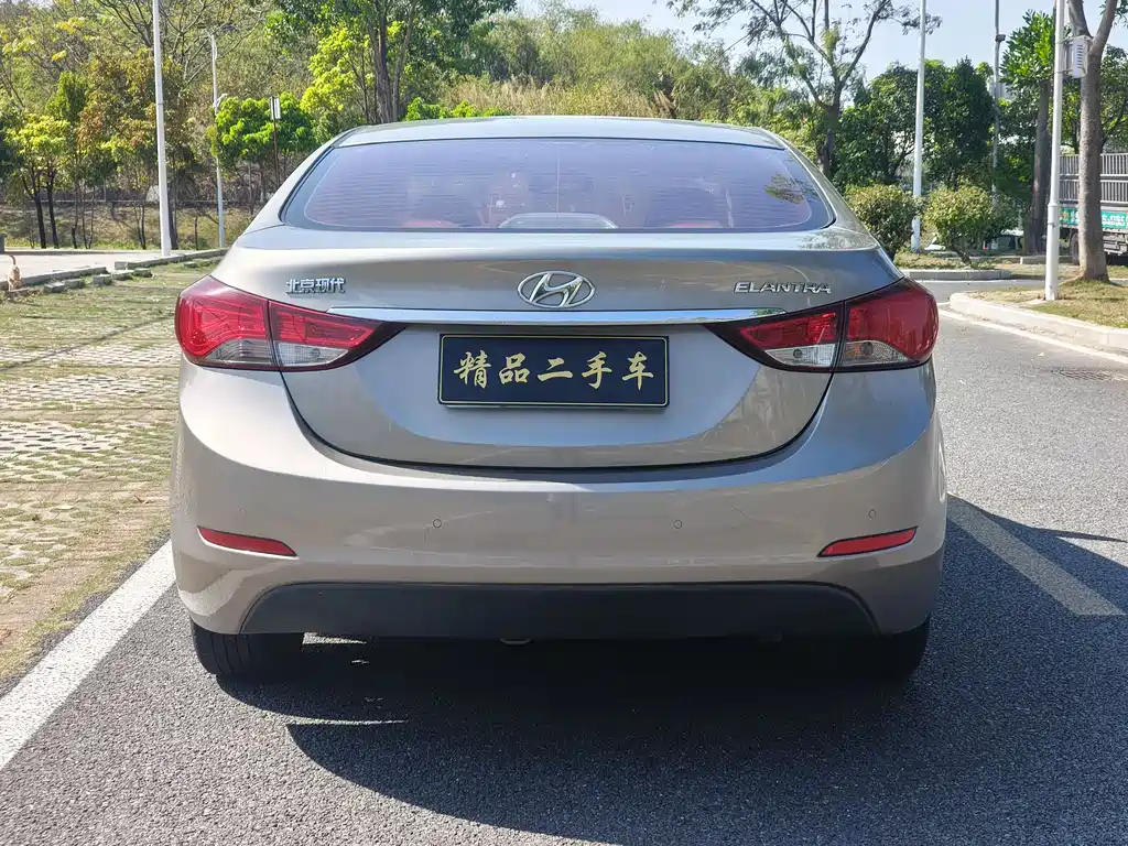 Hyundai Elantra 2016 1.6L AT