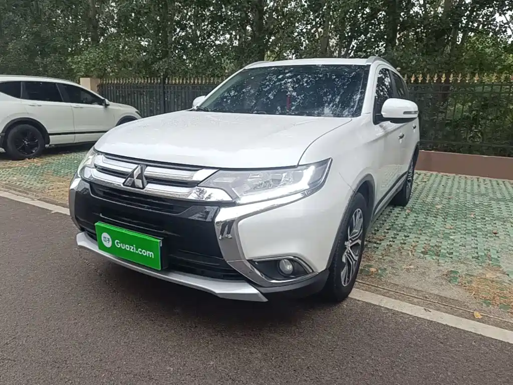 Mitsubishi Outlander — миниатюра 2
