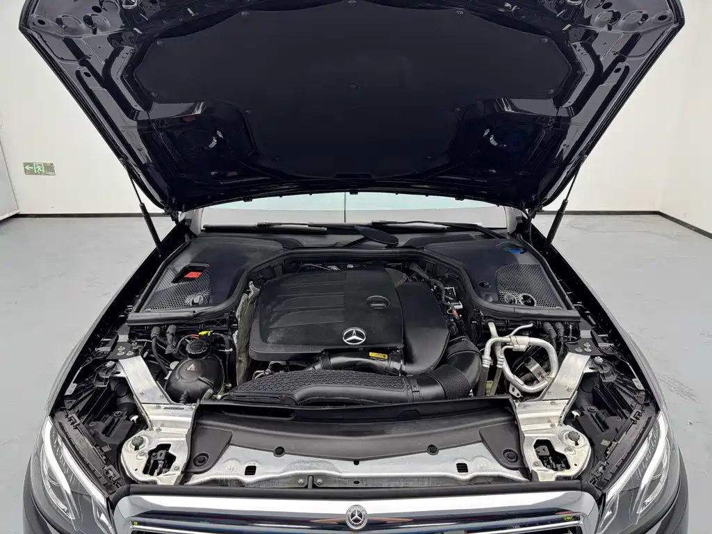 Mercedes-Benz E-Class — миниатюра 9